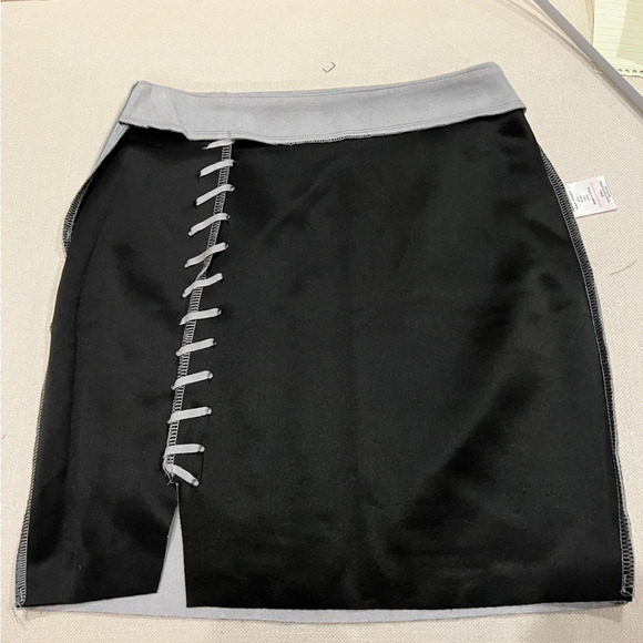 Misguided size 6 Mini Skirt tie embellishment and slit - Picture 7 of 8